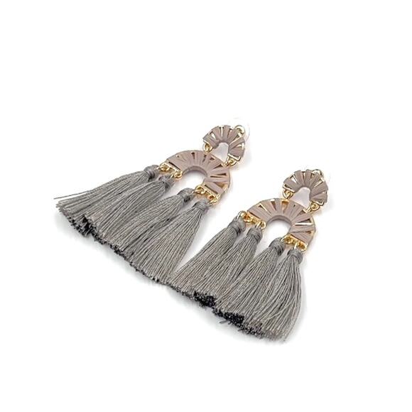 RETAIL $50 Kinsley Armelle Pavlova Collection Misty Earrings Fringe Earrings*NEW - Picture 1 of 2